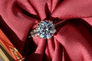 ダイヤモンドの種類 違い特徴！起源・生成方法・色（カラー）・カット・GIA 4C国際基準について解説！