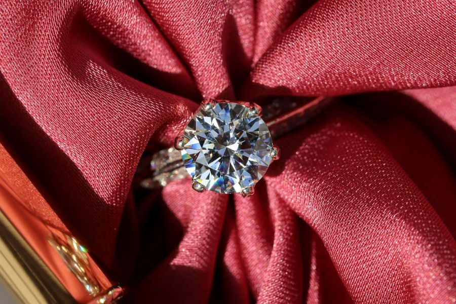 ダイヤモンドの種類 違い特徴！起源・生成方法・色（カラー）・カット・GIA 4C国際基準について解説！