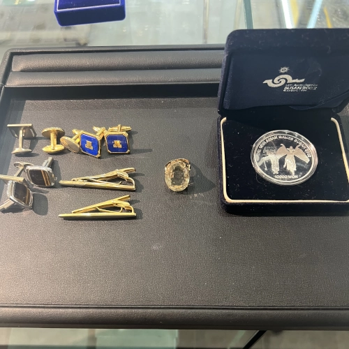 銀 SV1000 韓国10000ウォン銀貨 K18 ネックレス 他メッキアクセサエリーを買取