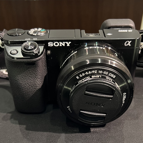 ソニー ミラーレス一眼レフカメラ α6000を買取