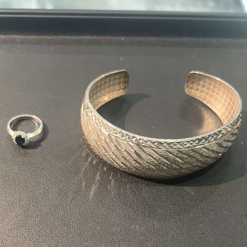 銀 Sv バングル K18 サファイアリングを買取