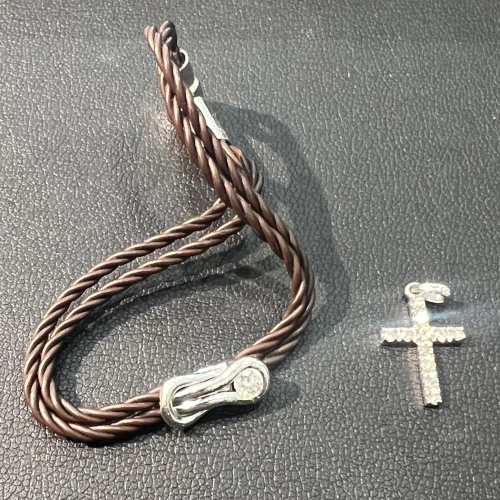 18金 K18WG クロスペンダントトップと他を買取